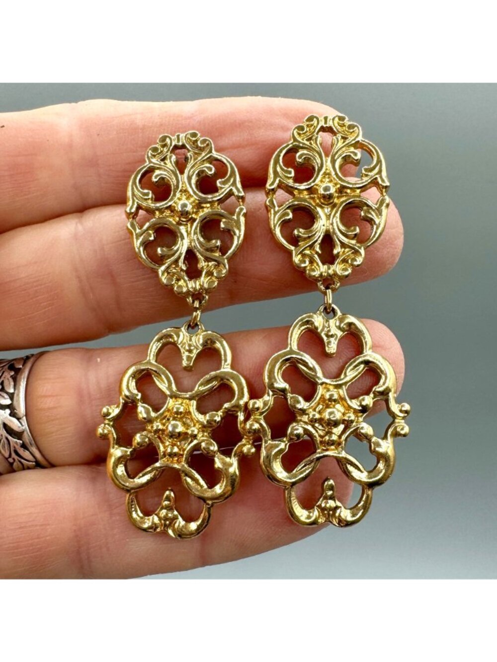 Vintage Avon Graceful Trellis Earrings Pierced Gold Tone Dangle Drop Statement - Picture 2 of 10